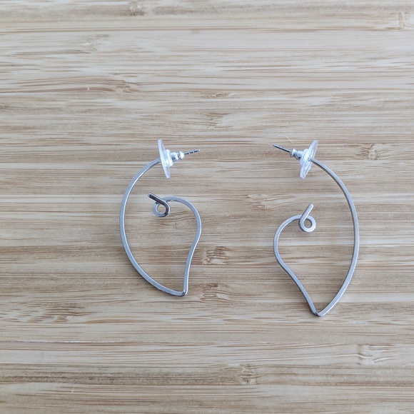 Gorgeous Earnings - Picture 2 of 3